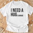 I Need A Huge Garage 面白い 車 バイク 整備士 工房 引用 Tシャツ 高齢者への贈り物