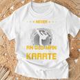 Never Underestimate An Old Man Who Know Karate Tシャツ 高齢者への贈り物