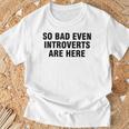 So Bad Even Inroverts Are Here Tシャツ 高齢者への贈り物