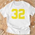イエローナンバー32 背面 スポーツチーム ジャージ番号 Tシャツ 高齢者への贈り物