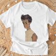 エゴン・シーレ作1910ストライプシャツの自画像 Tシャツ 高齢者への贈り物