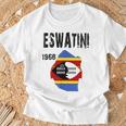 エスワティニ地図旗 制定。 Tシャツ 高齢者への贈り物