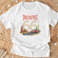 クラシック レトロ ルート66 砂漠の情景 赤 ヴィンテージ 車 Tシャツ 高齢者への贈り物