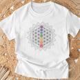 チャクラのシンボルと生命の花、神聖な幾何学曼荼羅。 Tシャツ 高齢者への贈り物