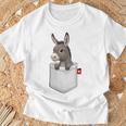 ポケットの中のロバのぞくかわいい動物のロバ Tシャツ 高齢者への贈り物