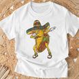メキシコのタコスをダビングする Cinco De Mayo Tシャツ 高齢者への贈り物