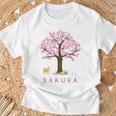 柴犬 和 桜 桜 花 木 春 Tシャツ 高齢者への贈り物