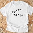 飛ぶ鳥の群れ 長袖tシャツ Tシャツ 高齢者への贈り物