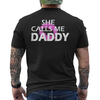 Uomo Lei Mi Chiama Papà Divertente Bdsm Ddlg Labbra T-shirt da uomo con stampa posteriore - Novitaregali